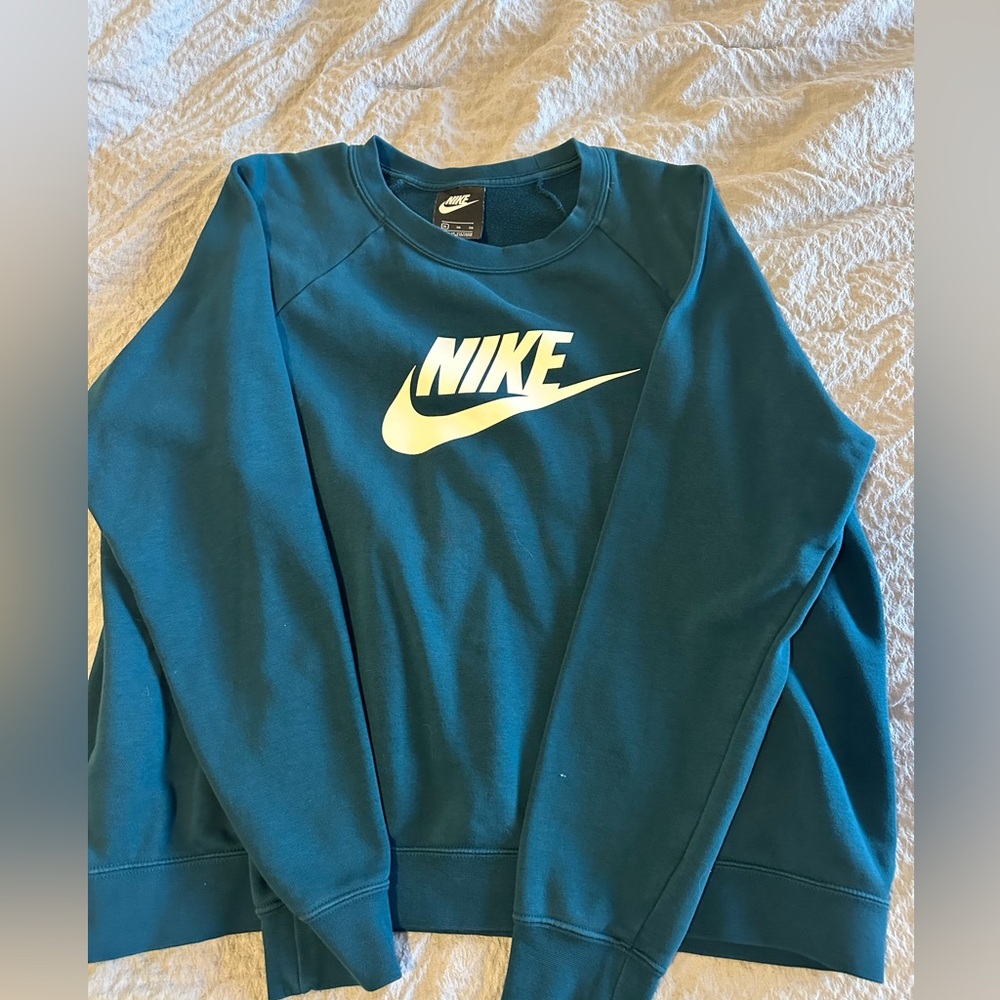 Women’s size XL crew neck